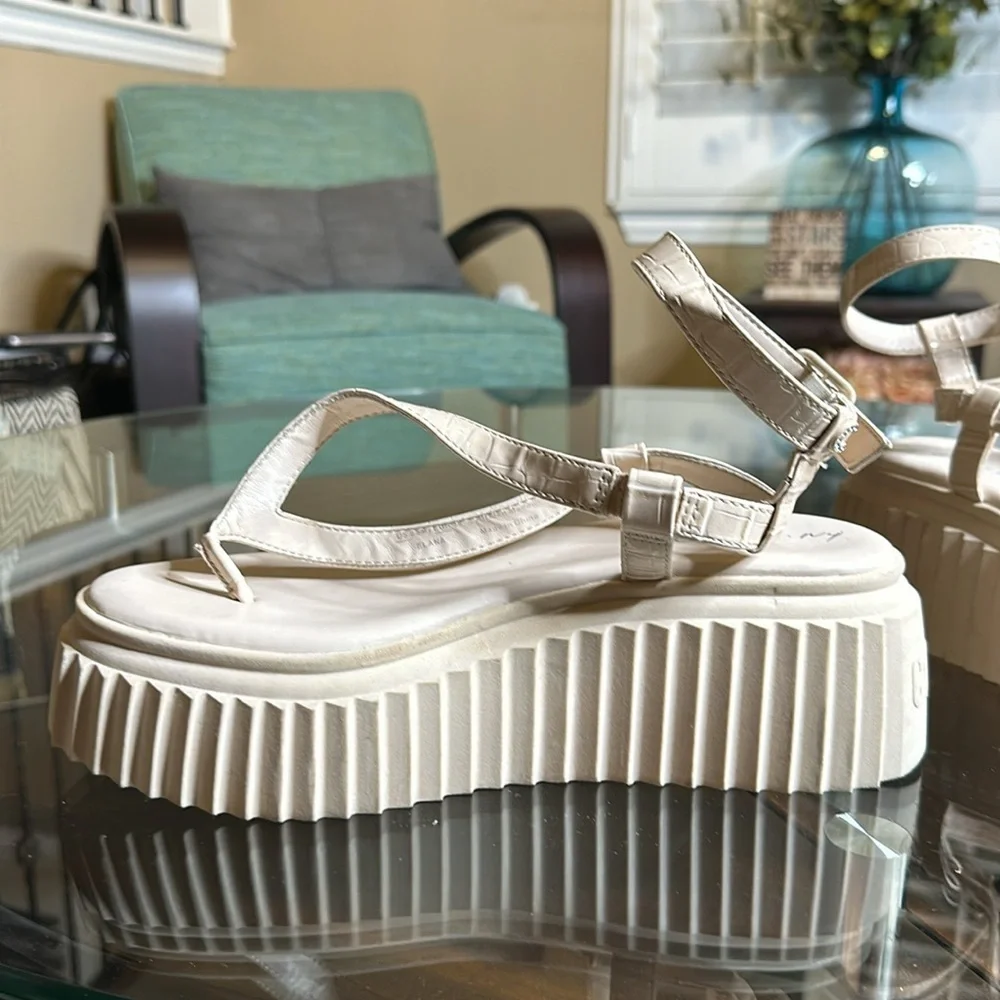 Circus by Sam‎ Edelman Women's Elana Platform in cream size 8.5